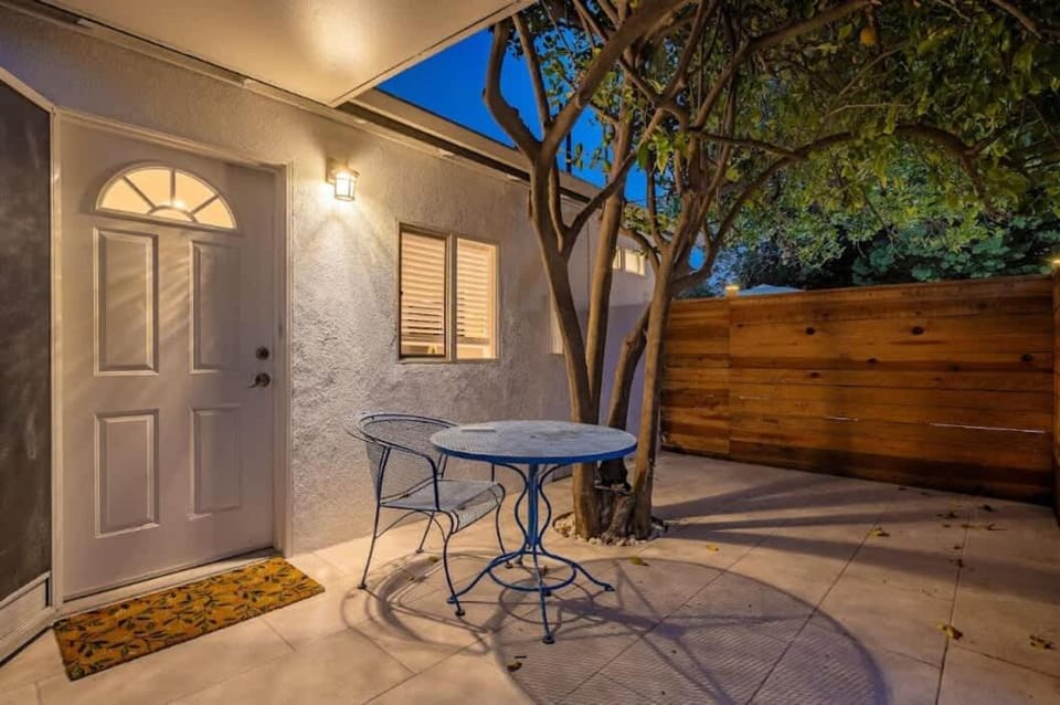 Lake Balboa Hideaway House in Lake Balboa