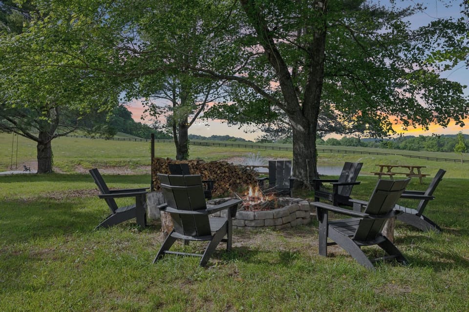 Luxury Farm House with Game room & Outdoor Retreat House in Tennessee