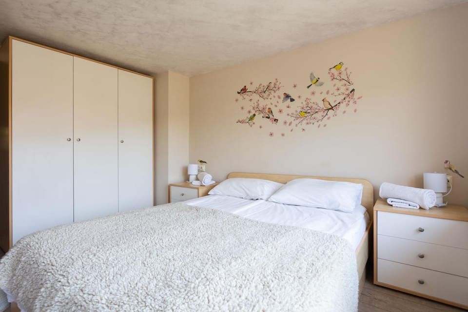 Bed, Photo of the whole room, Bedroom, wardrobe