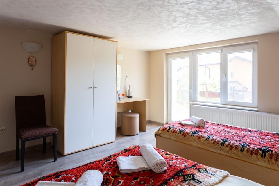 Bed, Photo of the whole room, Bedroom, internet, towels, wardrobe