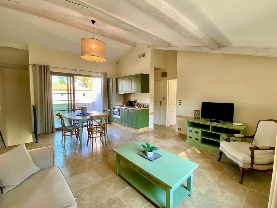 Living room, Dining area, kitchen