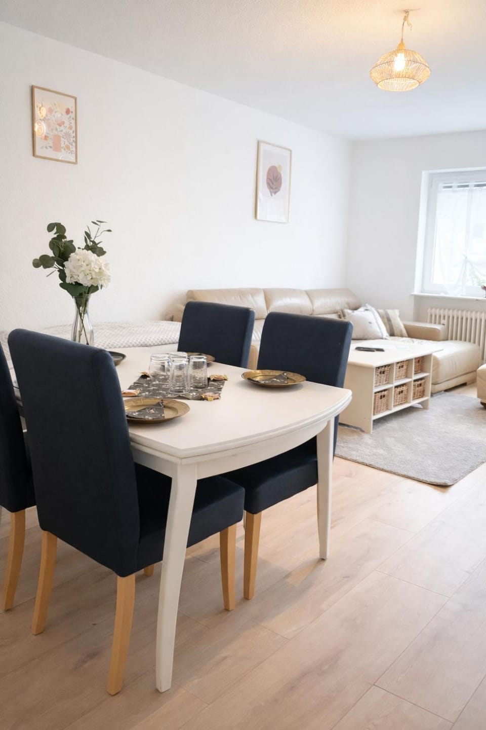 Seating area, Dining area