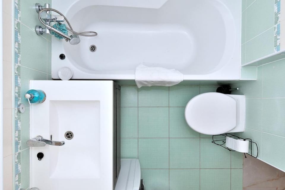 Toilet, Bird's eye view, Bathroom, Bath, towels