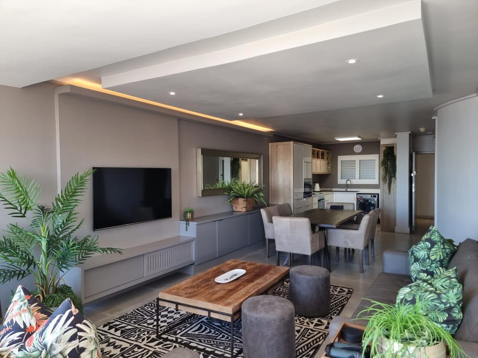 Communal lounge/ TV room, Living room, Seating area, Evening entertainment