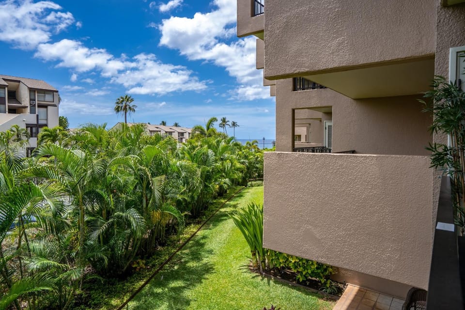 Kamaole Sands 8-206 by Coldwell Banker Island Vacations Apartment in Wailea