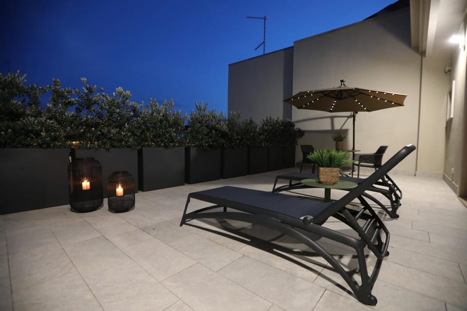 Balcony/Terrace, sunbed