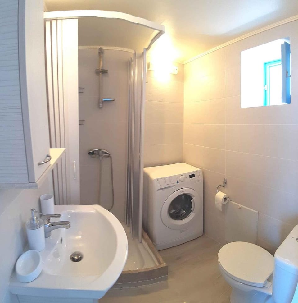 Shower, Toilet, Bathroom, washing machine