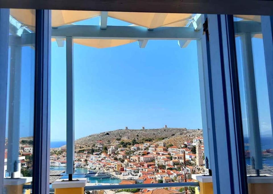 City view, Sea view