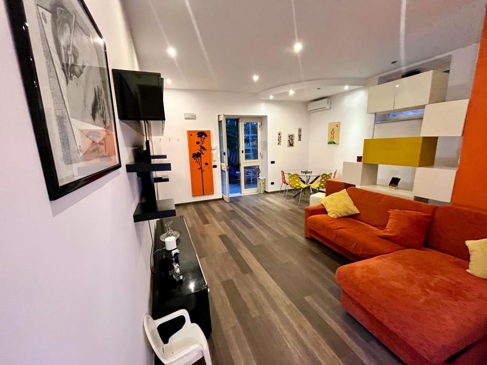 TV and multimedia, Living room, Evening entertainment