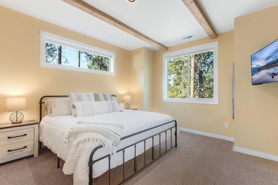 Bed, Bathroom, TV and multimedia, Bedroom