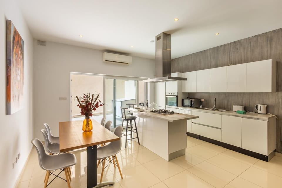 Kitchen or kitchenette, Living room, Dining area, oven, stove, toaster