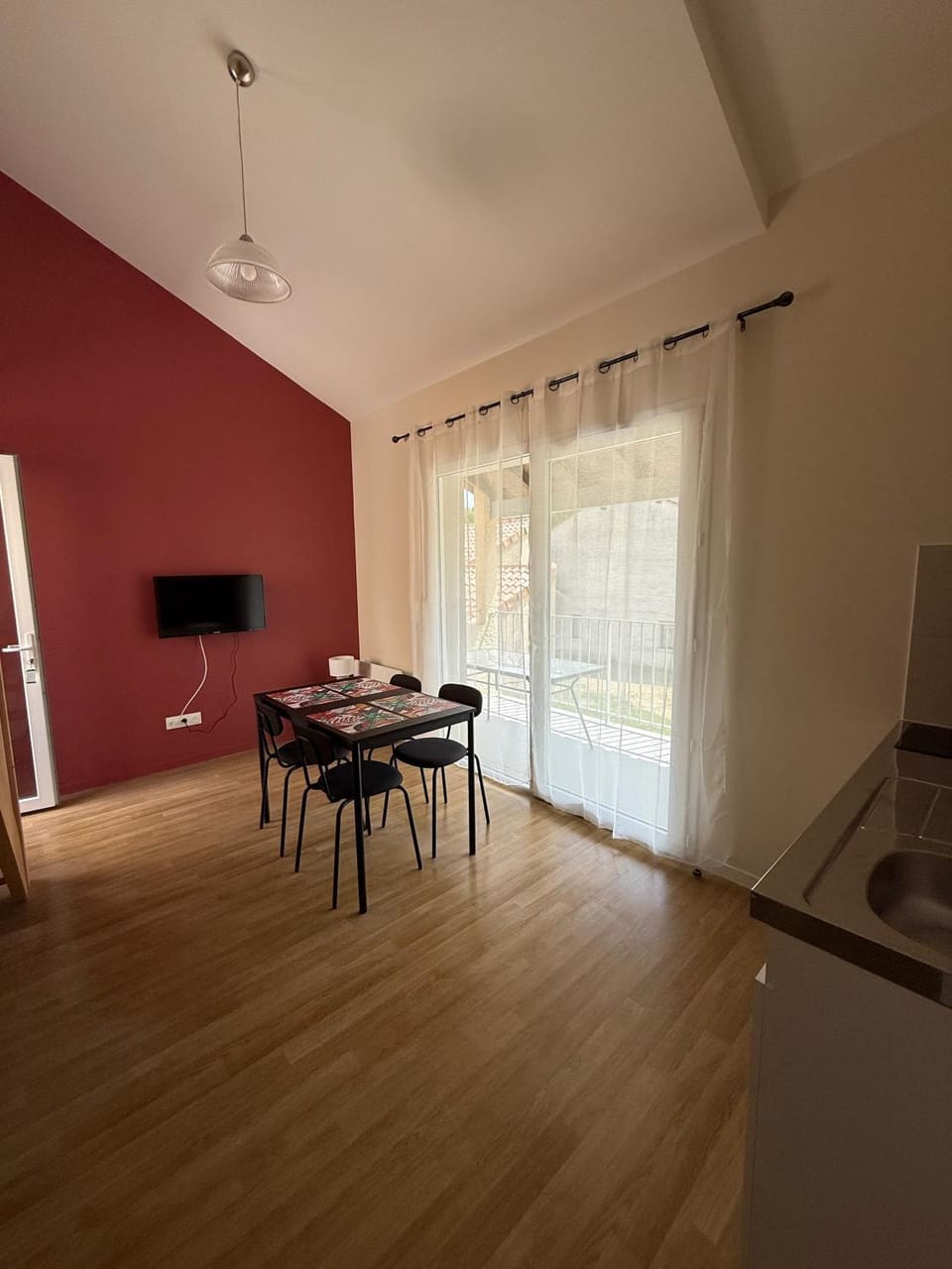 TV and multimedia, Kitchen or kitchenette, Living room, Dining area