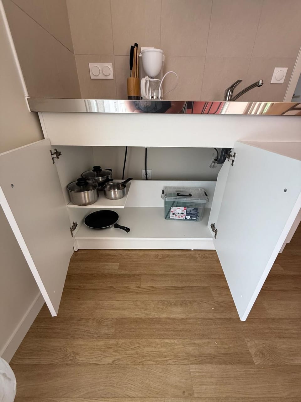 Kitchen or kitchenette, wardrobe