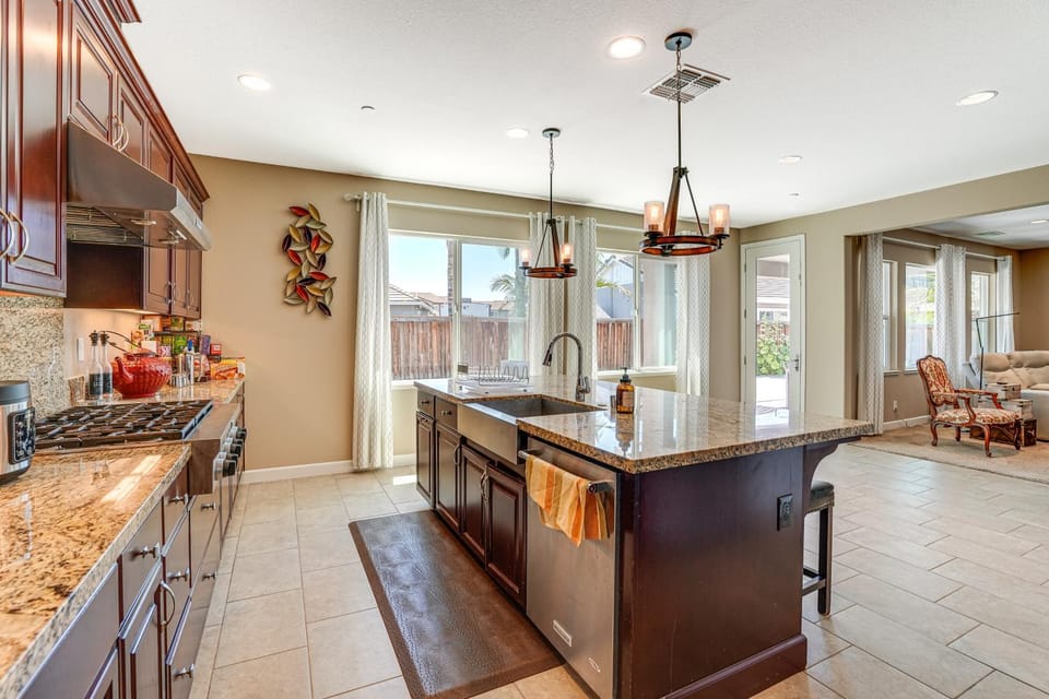 4 Mi to The Streets of Brentwood: Home w/ Fire Pit House in San Francisco Bay Area