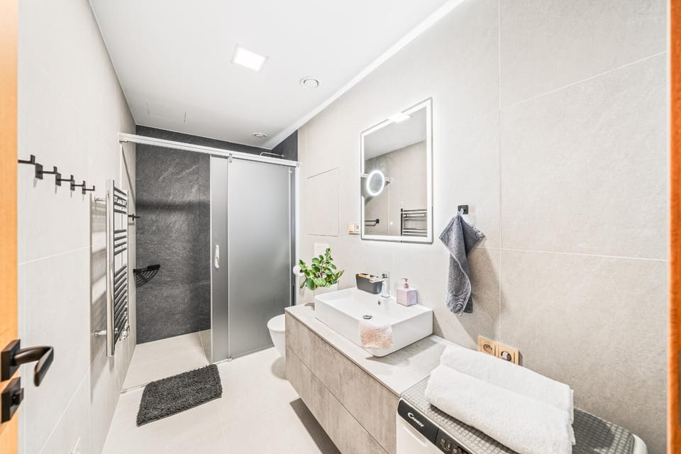 Shower, Bathroom, towels