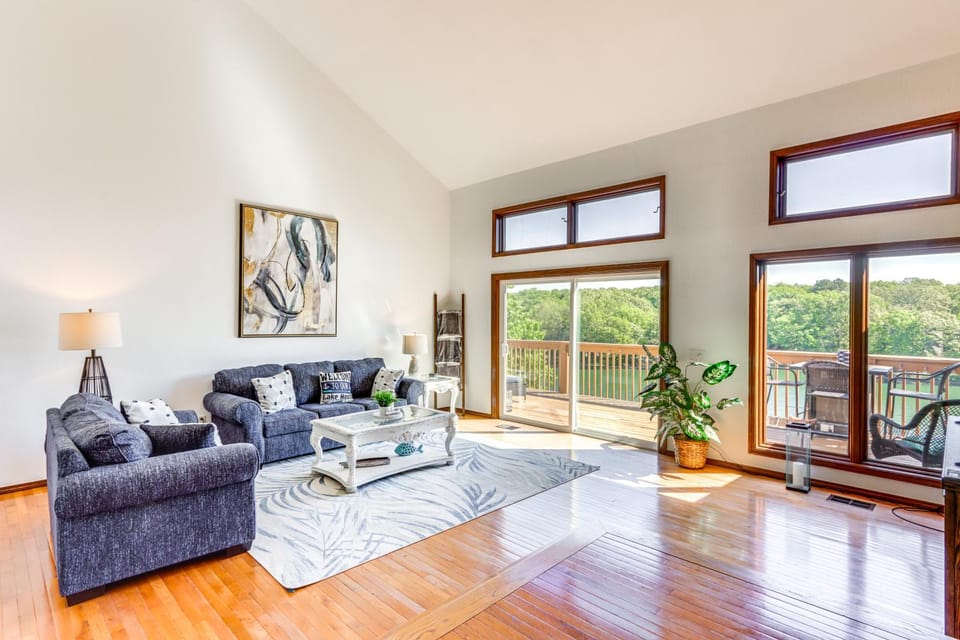 Swim and Boat Docks Lakefront Gem in Bella Vista! House in Bella Vista