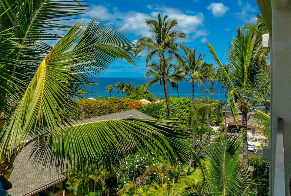Kihei Akahi C-612 by Coldwell Banker Island Vacations Apartment in Wailea