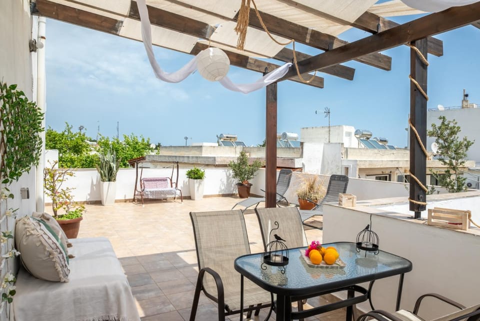 Day, View (from property/room), Balcony/Terrace, Seating area, Dining area