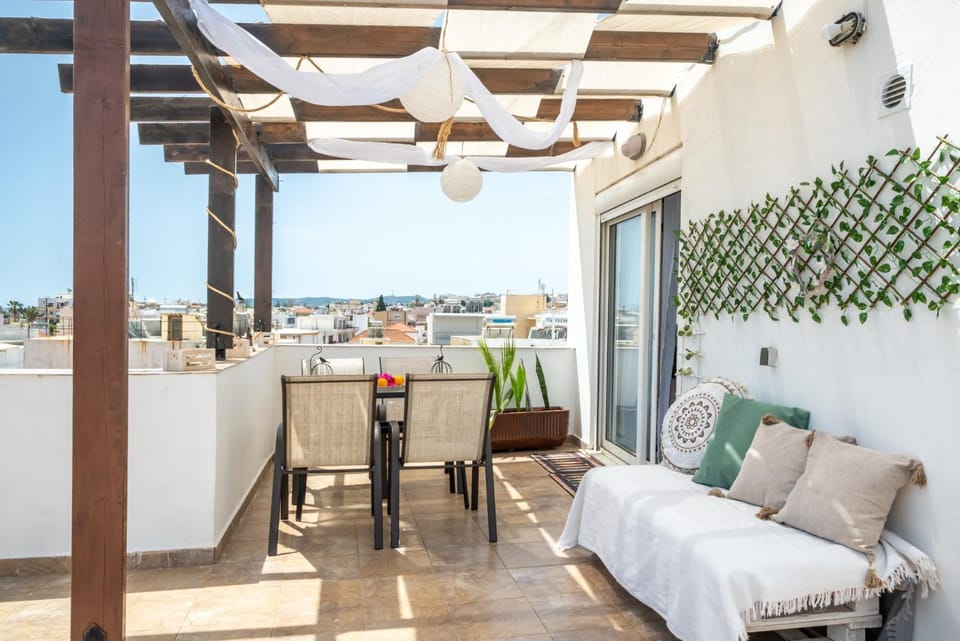 Day, View (from property/room), Balcony/Terrace, Seating area, Dining area