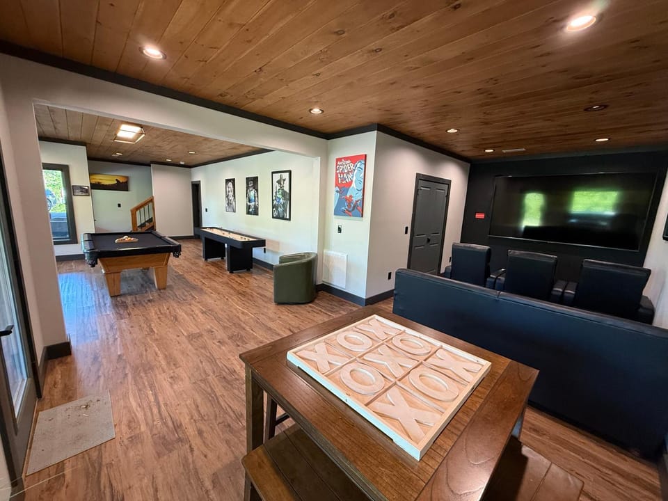 Sunscape Villa – Luxury Gatlinburg Cabin with Hot Tub, Game Room & Breathtaking City Views Cabin in Gatlinburg