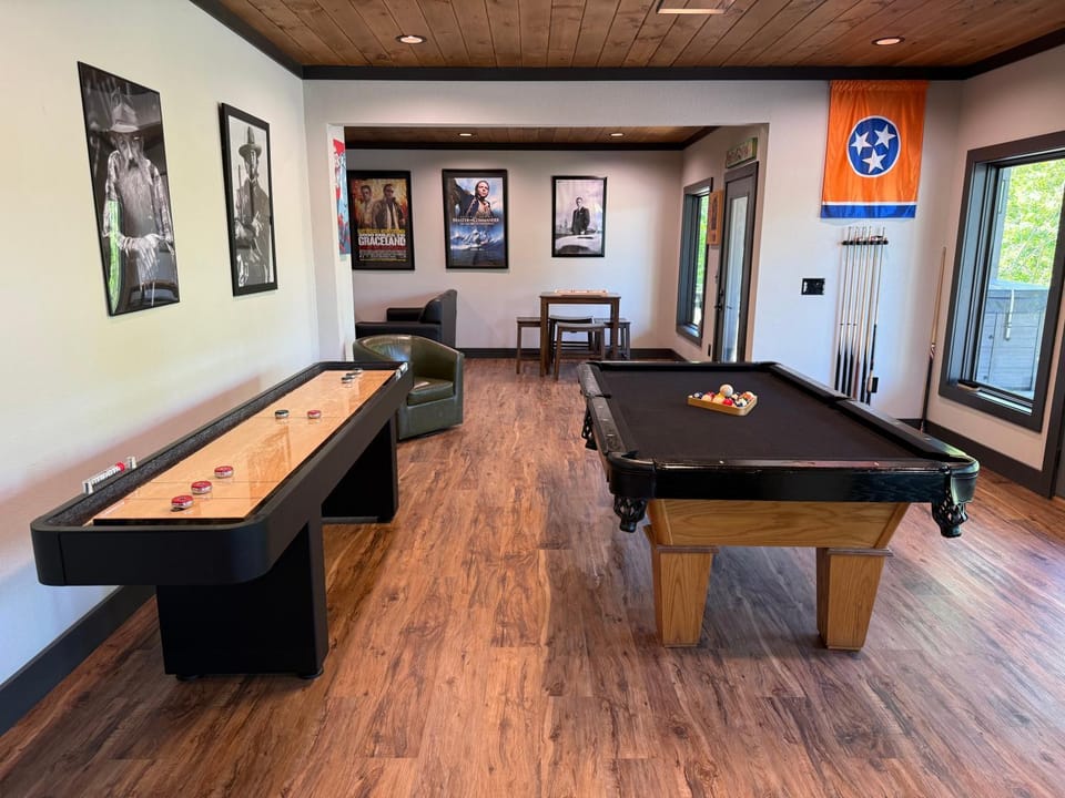 Sunscape Villa – Luxury Gatlinburg Cabin with Hot Tub, Game Room & Breathtaking City Views Cabin in Gatlinburg