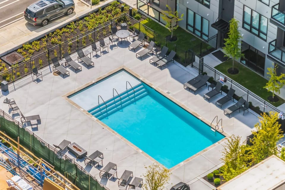 West End Getaway for 5 with Pool House in Nashville