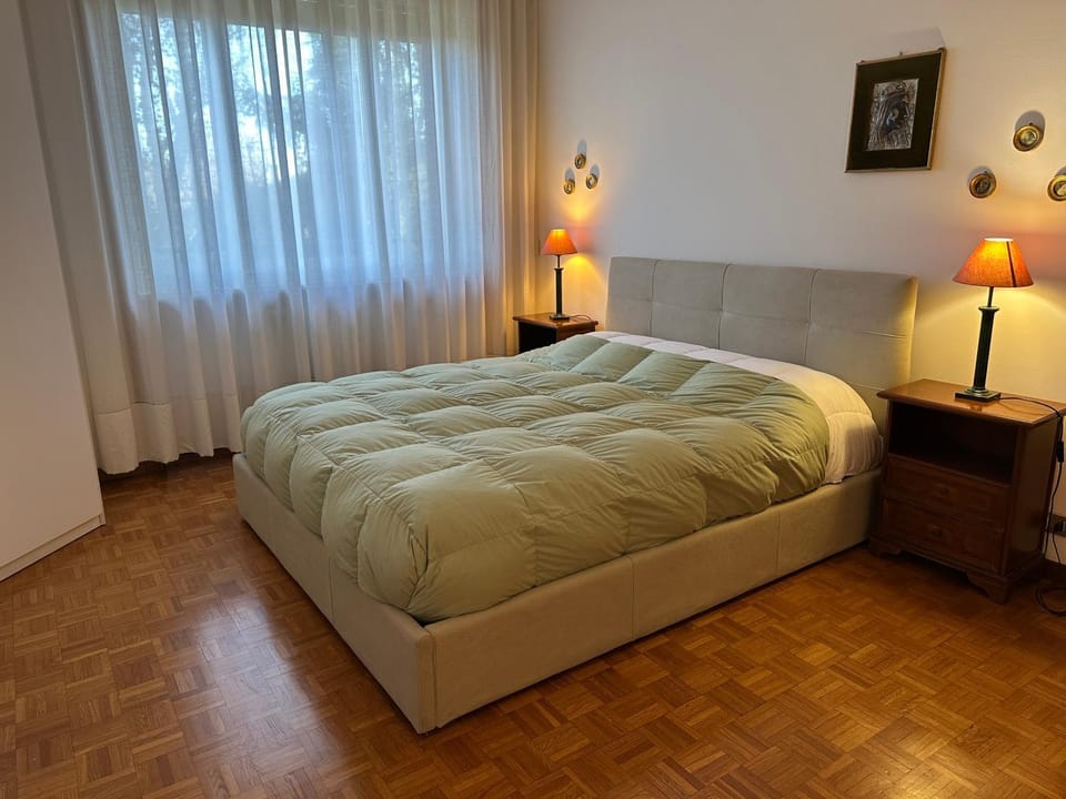 Bed, Decorative detail, Bedroom, locker