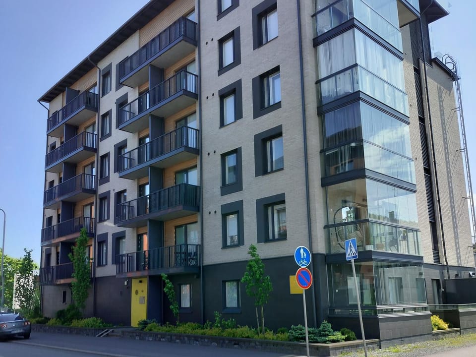 Property building, Day, City view, Street view, Location