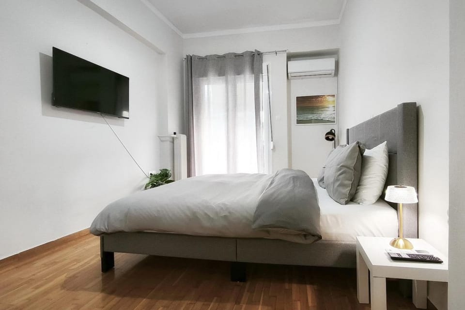 Bed, TV and multimedia, Bedroom, air conditioner