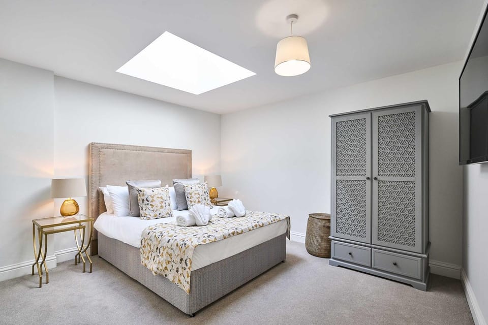 Bedroom, wardrobe