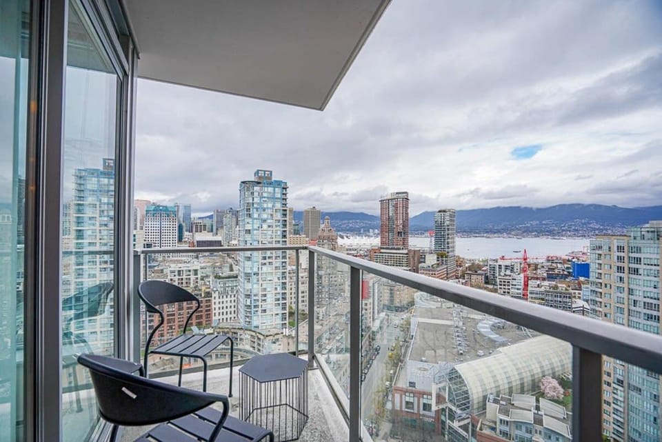 Executive Unit with Spectacular Views Apartment in Vancouver