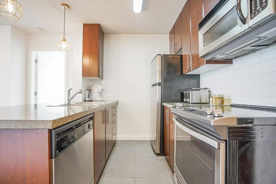Executive Unit with Spectacular Views Apartment in Vancouver