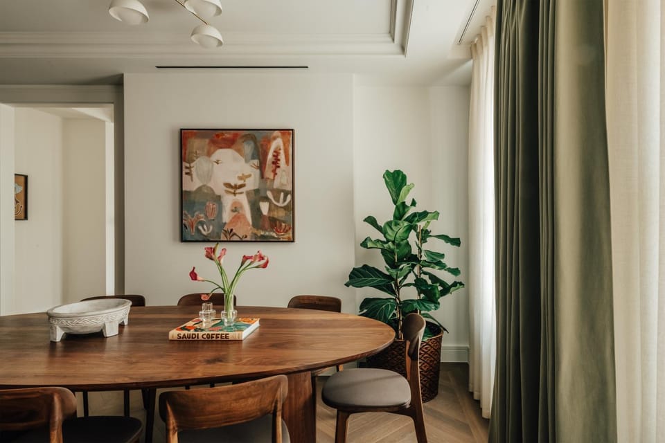 Decorative detail, Seating area, Dining area