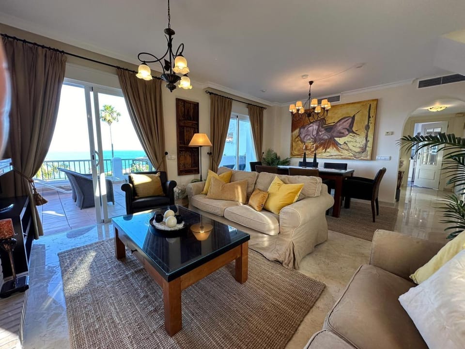 Penthouse of the Rising Sun, Casares Costa Apartment in Costa del Sol