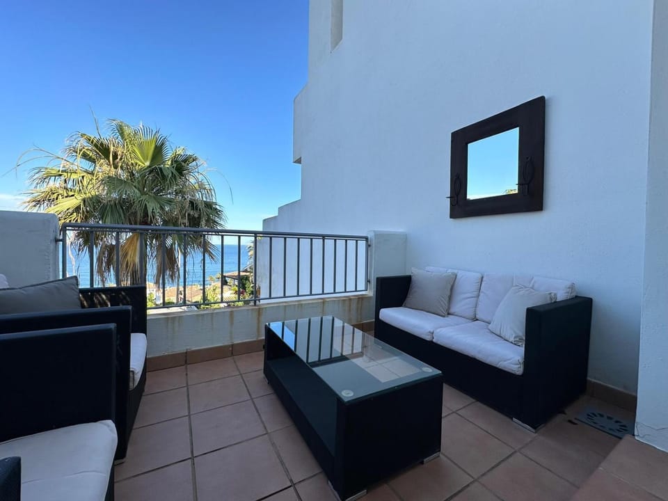 Penthouse of the Rising Sun, Casares Costa Apartment in Costa del Sol
