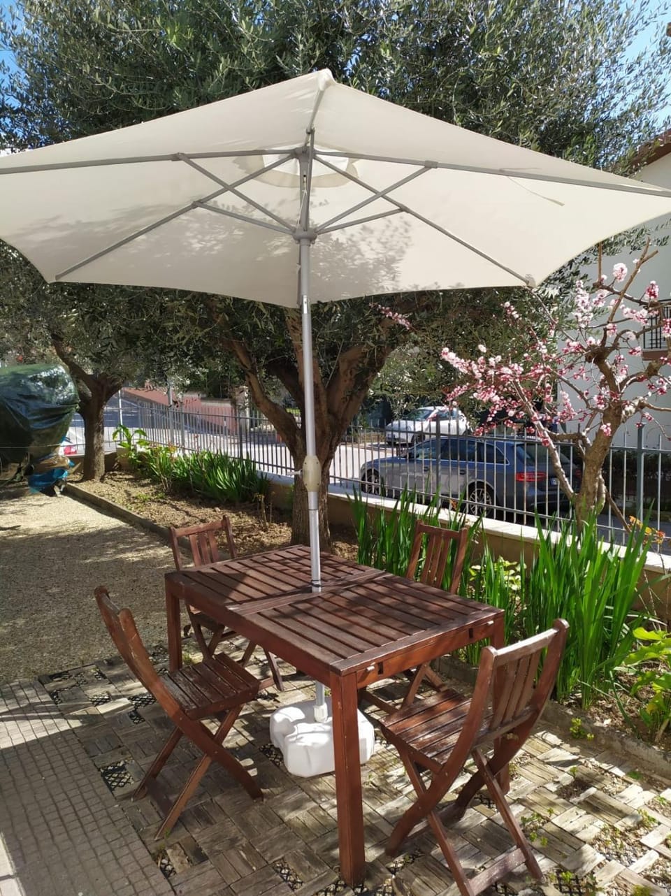 Garden, Dining area, Parking