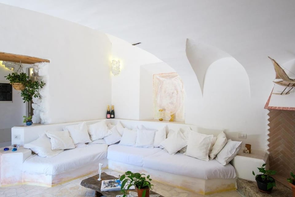 Romantic House with Bathtub in Room 5 min Porto Cervo House in Sardinia