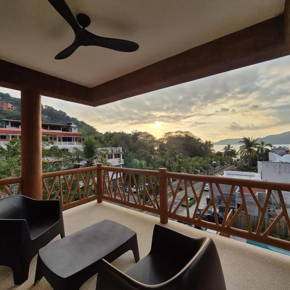 Pent House - La Ropa Beach Apartment in Zihuatanejo