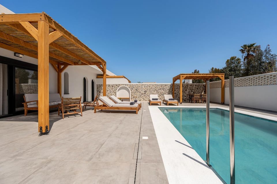 View (from property/room), Pool view, Swimming pool, sunbed