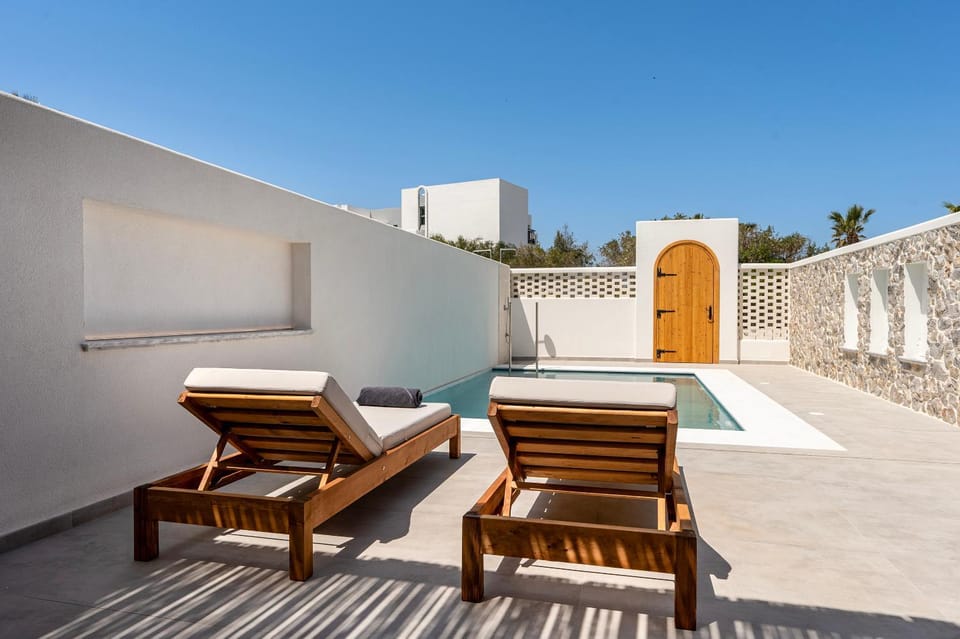 Balcony/Terrace, Pool view, sunbed