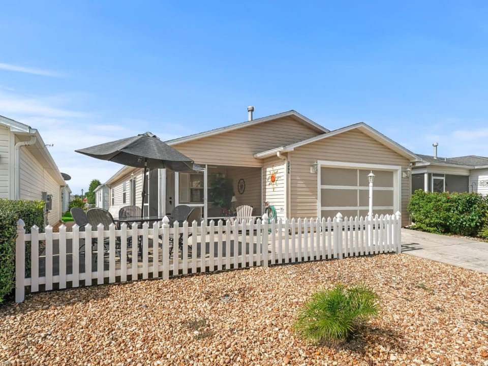 3496 Z2A VILLAGE OF SUMMERHILL by REMAX Premier Villa in The Villages