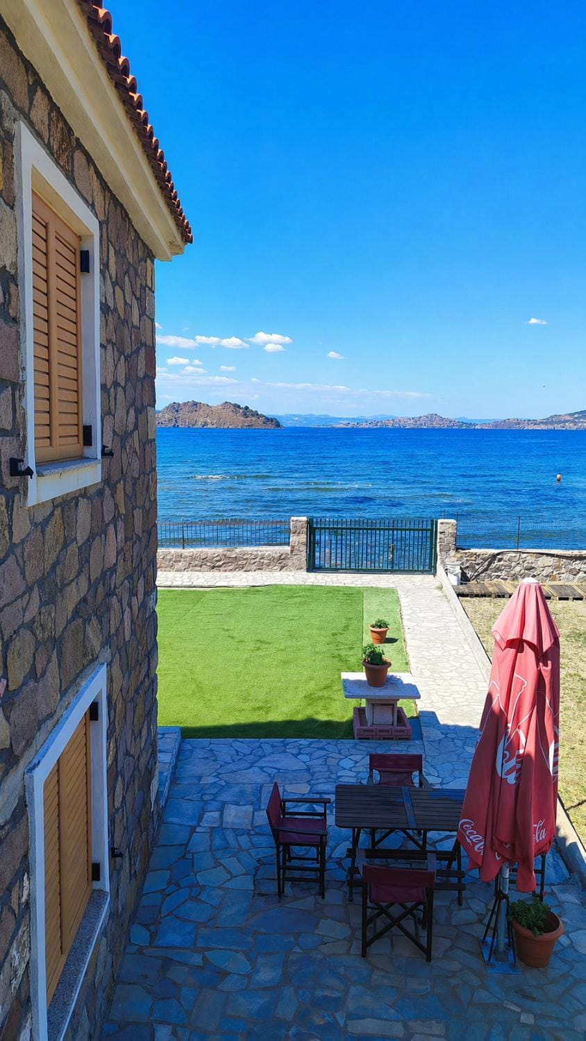 Property building, Balcony/Terrace, Beach, Sea view, Location