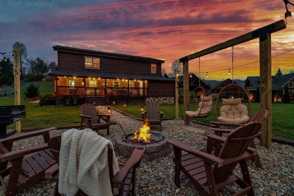 Luxury Cabin with Hot Tub Game Room & Pickle Ball Cabin in Sevier County