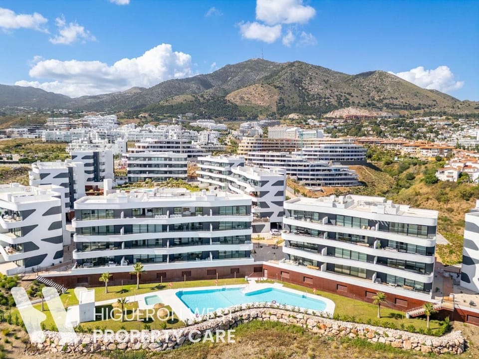 Bird's eye view, Mountain view, Pool view, Swimming pool