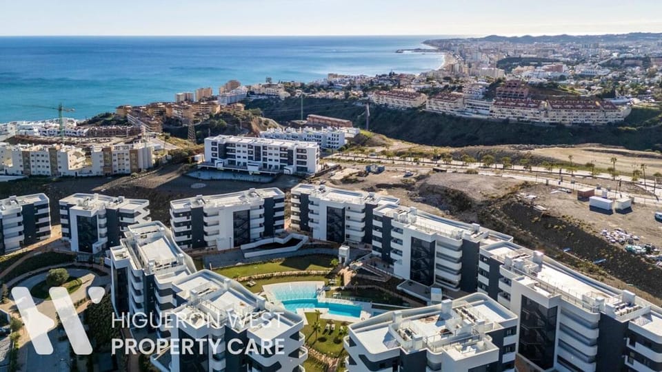 Bird's eye view, Sea view, Swimming pool, Location