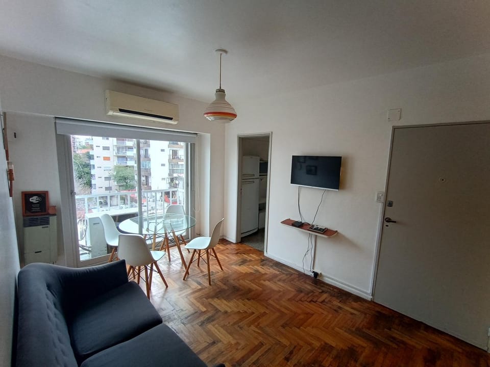 3 ambientes Luminoso con Vigilancia en Recoleta Apartment in Buenos Aires