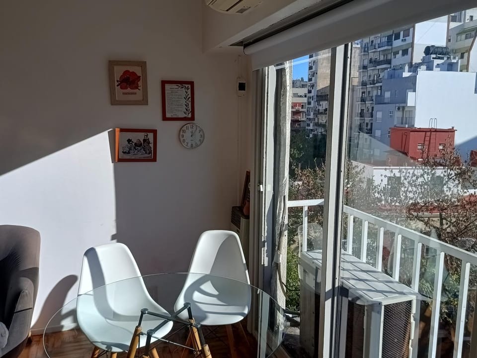 3 ambientes Luminoso con Vigilancia en Recoleta Apartment in Buenos Aires