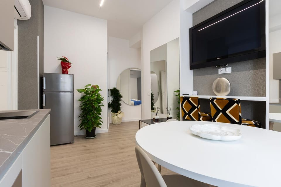 Communal lounge/ TV room, TV and multimedia, Kitchen or kitchenette, Dining area, Evening entertainment, air conditioner, Internal: Not applicable to any particular room