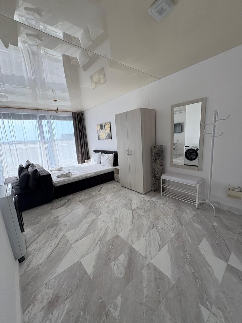 Bed, View (from property/room), Bedroom, wardrobe, washing machine
