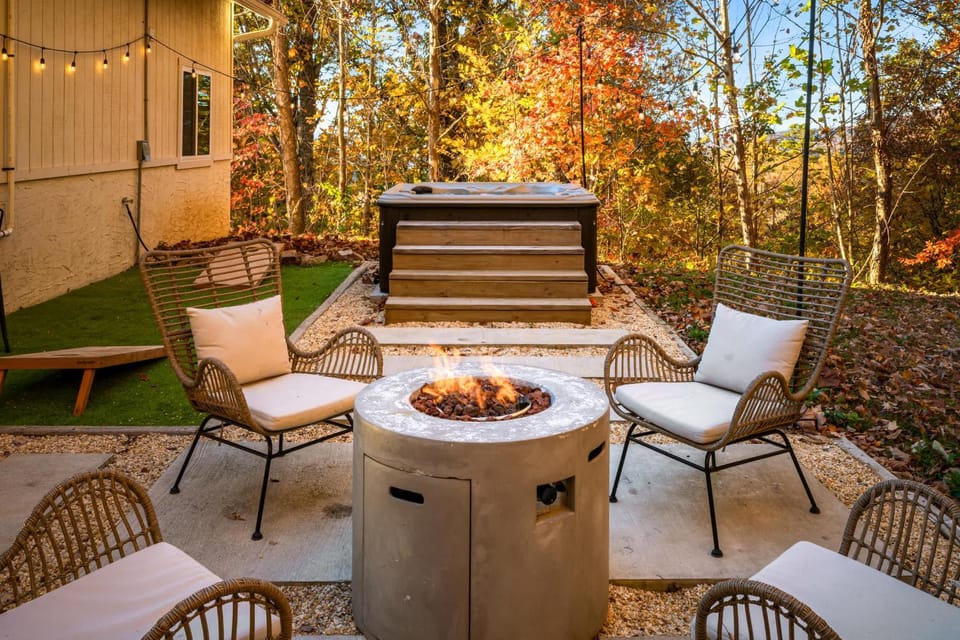 Modern Home wih Hot Tub & Backyard Oasis House in Sevier County